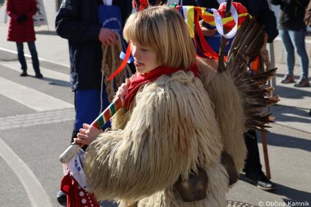 Kamnik so obiskali koranti iz Zamušanov pri Ptuju in v mestno jedro privabili nepregledno množico, željno ogleda tradicionalne pustne šege (43)